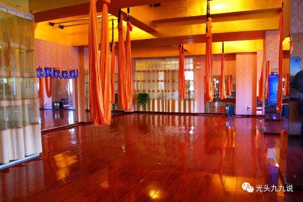 老成都休闲时光：品茗养生两不误(成都品茗家居算品牌吗)